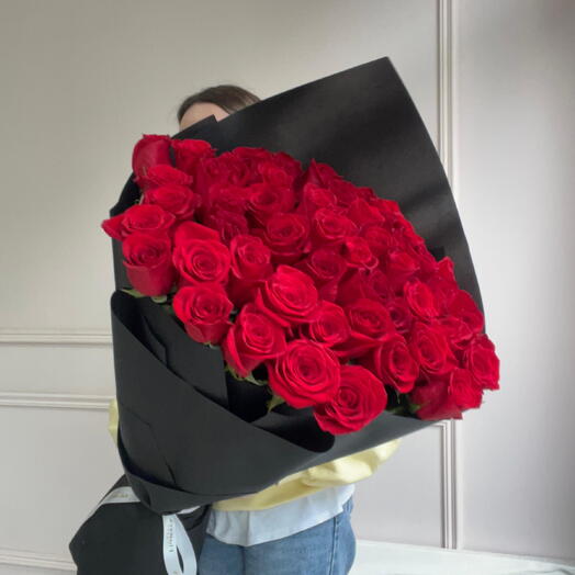 51 метровая роза в черном оформление