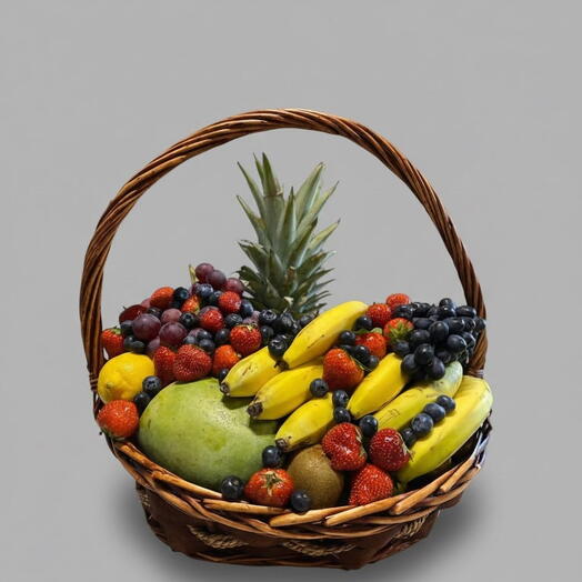 Корзина с фруктами, ананас, манго, бананы, виноград
