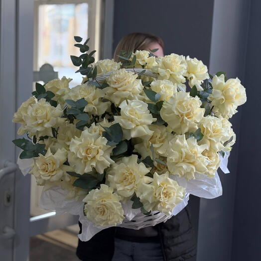 Корзина с французскими розами