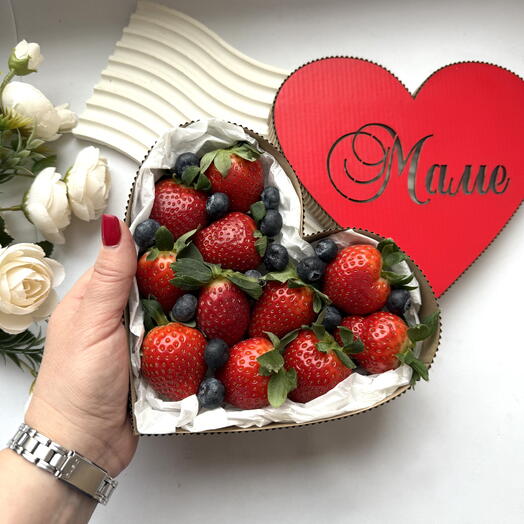 Свежая клубника для мамы♥️