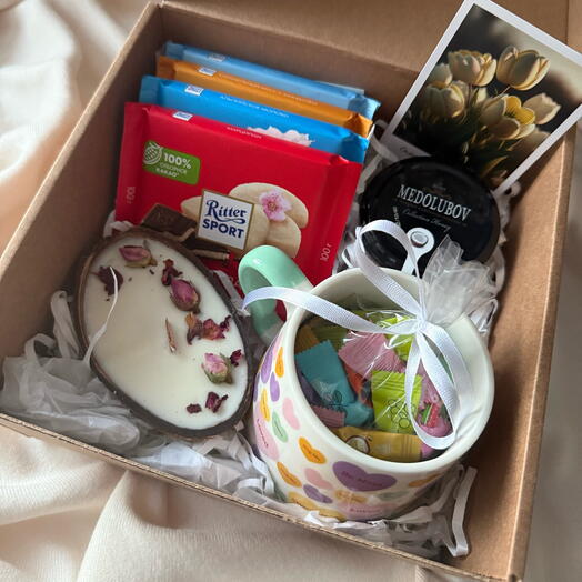 Набор для сладкоежки с шоколадом риттер спорт, кружкой, конфетами, мёдом, пряником и свечой