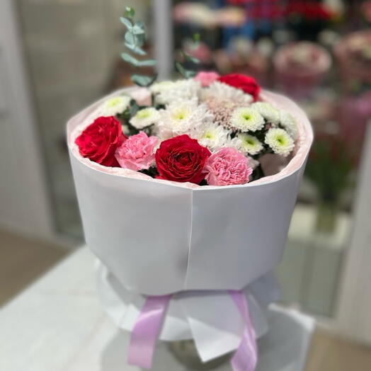Букет с розовыми розами