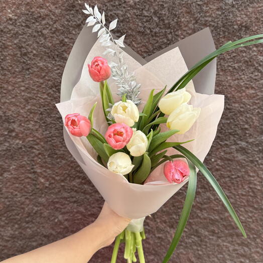Нежный букет с тюльпанами