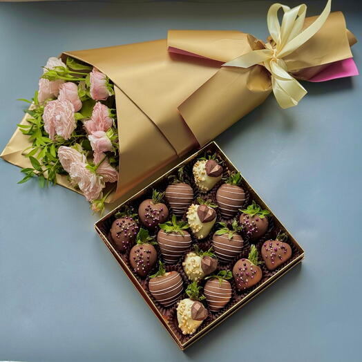 Набор клубники в бельгийском шоколаде 14 февраля и букет кремовых роз