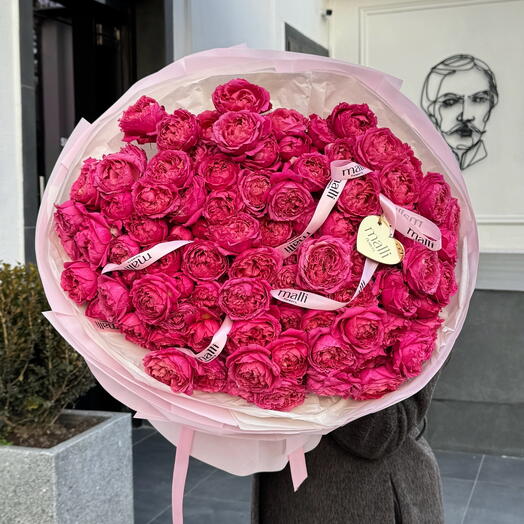 Объемный букет из пионовидных роз