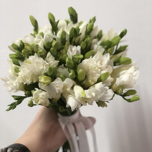 Свадебный букет из фрезии