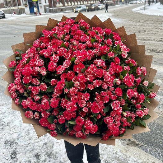 Огромный премиальный букет из кустовой розы