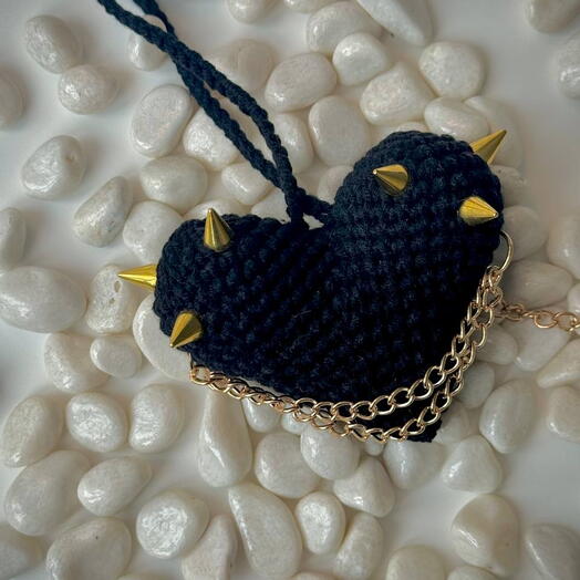 Черное сердце с шипами и ключиком. Оригинальный подарок на 14 февраля и 8 марта