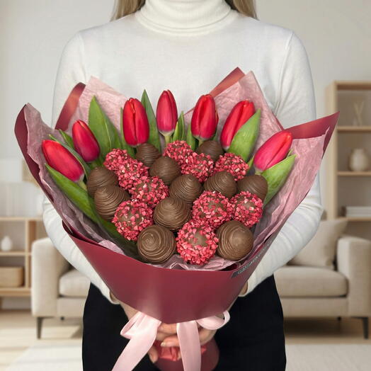 Клубнично-цветочный Букет Весна идёт Подарок на 8 марта