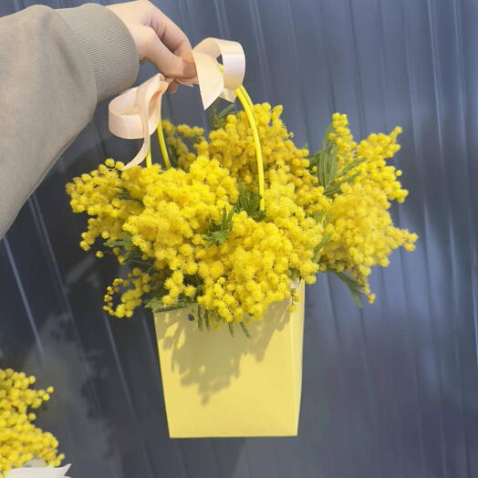 Сумочка желтая с мимозой на 8 марта