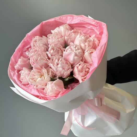 Пионовидные розовые тюльпаны