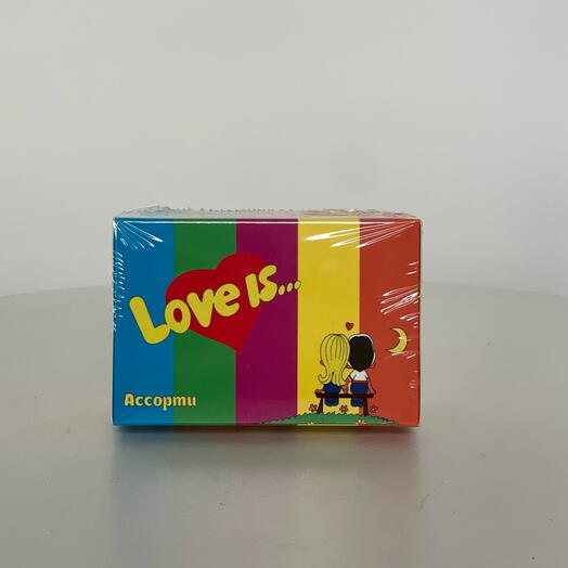 Коробочка жвачек "Love is..."