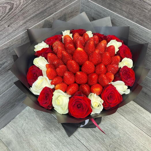 Strawberry Rose Elegance Bouquet