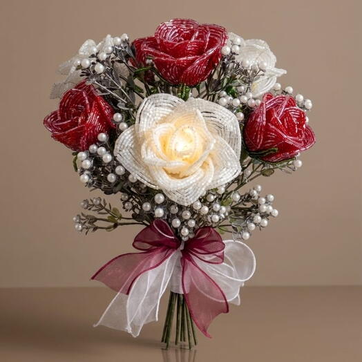 Букет  7 роз из бисера с освещением. 7 beaded roses  bouquet with lighting