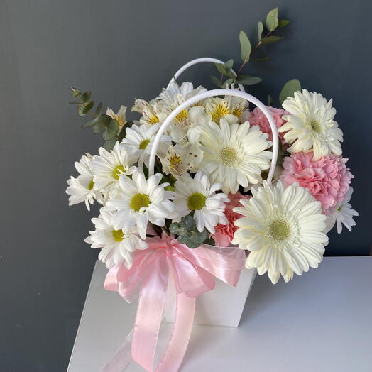 🌸Сумочка с Герберами ,ромашковыми хризантемами и ажурными диантусами