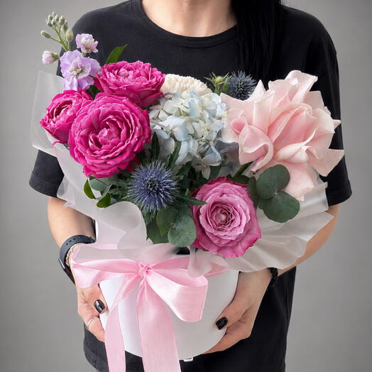 TREND BOX PINK: Розовый дофамин цветы в коробке с пионовидными и французскими розами, гортензий и эрингиумом