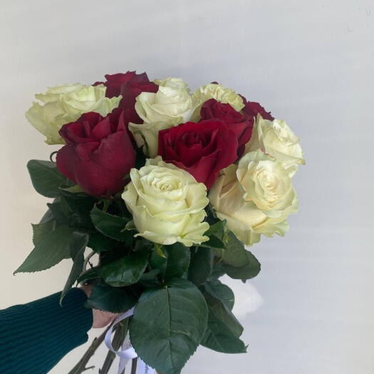 Букет Бело-красные розы