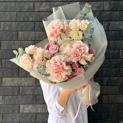 Раскидистый букет с французскими розами 💕