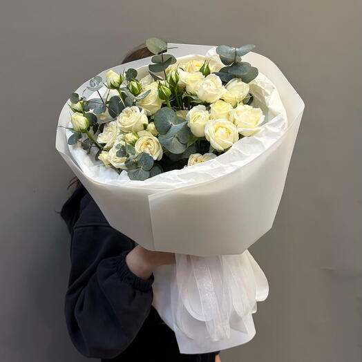 Букет из кремовых кустовых роз