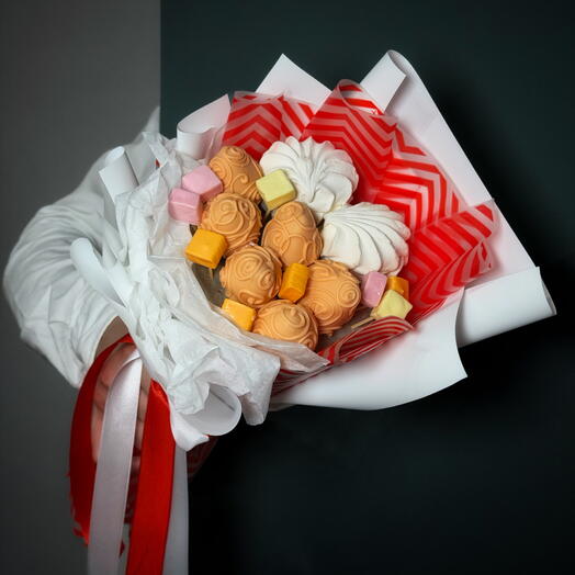 LT01180 Букет клубники в белом шоколаде, конфетами Fruit-tella и зефир