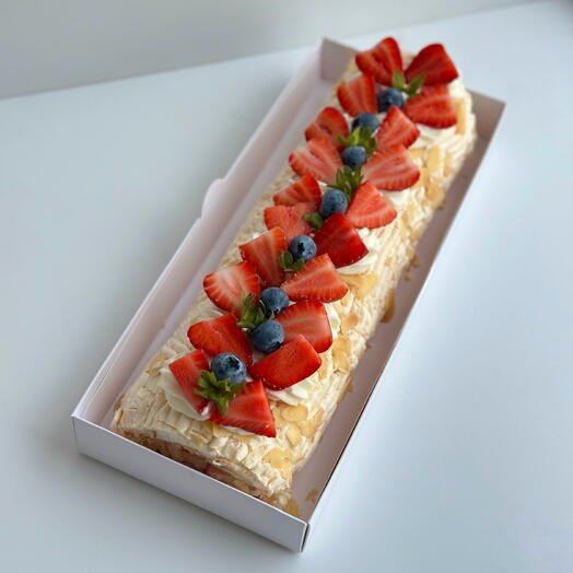 Меренговый рулет с клубникой