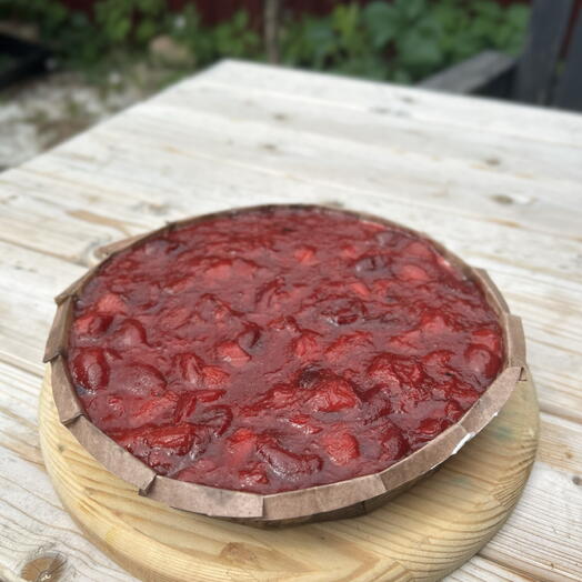 Тирольский пирог с клубникой