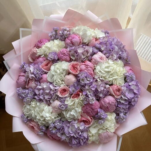 Букет с пионами