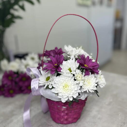 Корзинка с хризантемами