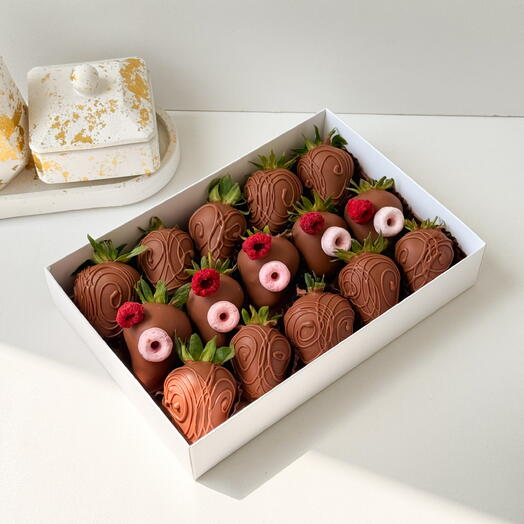 Клубника в шоколаде вкусный подарок 🫶🏻🎁