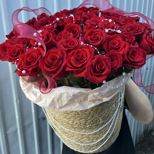 Красные розы в кашпо 🌹