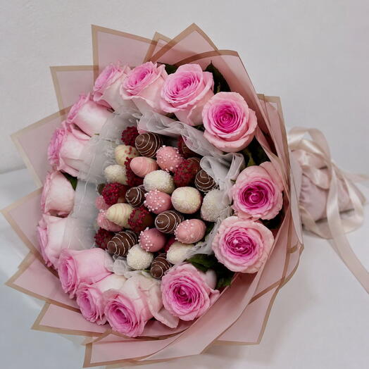 Pink Rose   Chocolate Strawberry Bouquet