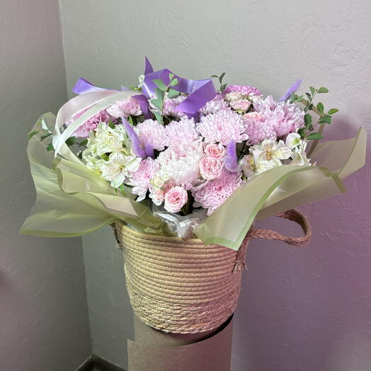Корзина с пионами и кустовой розой 🌷