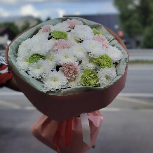 Сборный нежный букет с диантусами