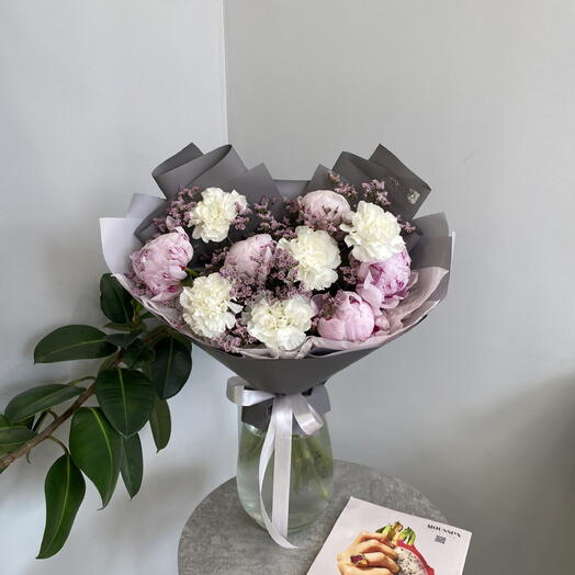 Розово - серый букет с пионами 🌸🌸🌸