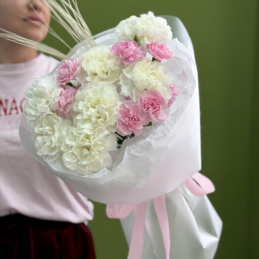 Букет белых и розовых диантусов