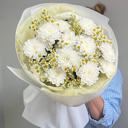 Букет с ромашками «Женственный вайб» + подарок от
Vivienne Sabo - румяна MACARON