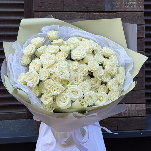 Bouquet of 21 white bush roses