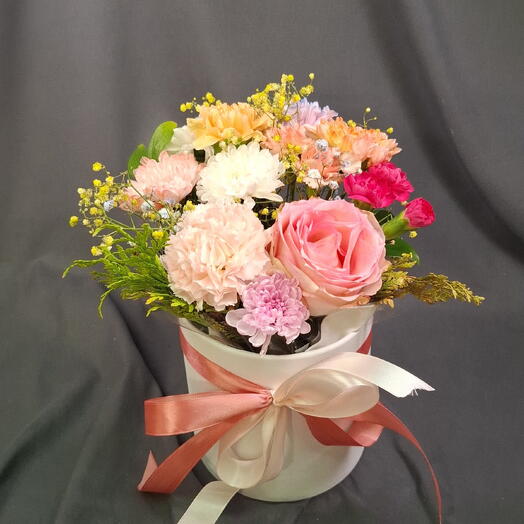 Шляпная коробка ярких летних цветов 💐