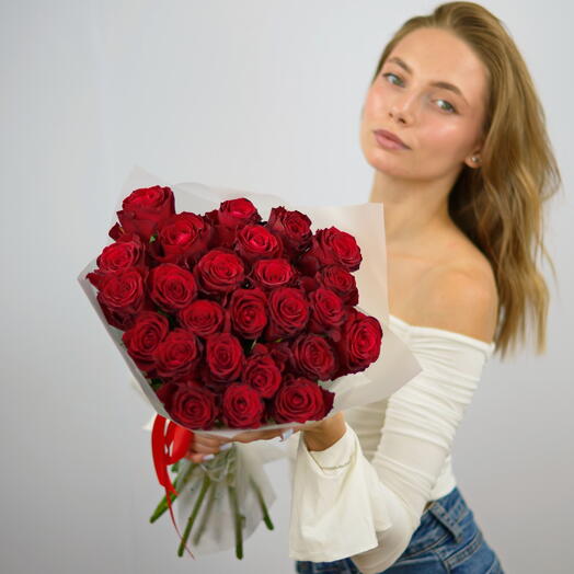 Букет бордовые розы 25 роз