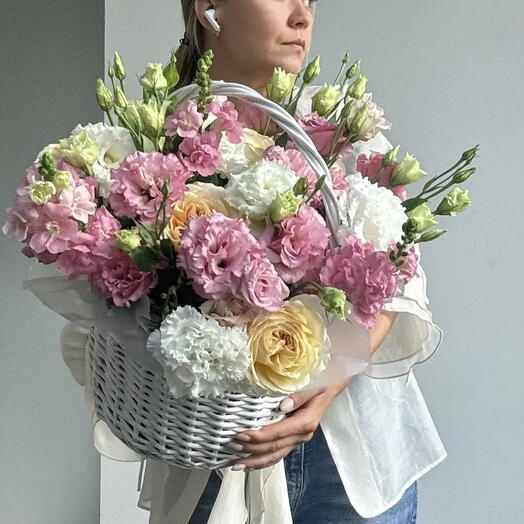 Композиция из родовой эустомы ( лищиантусов) 15 шт и рогового львиного зева 5 шт