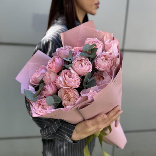 Нежный монобукет с пионовиднами розами Сорта Джульетта с эвкалиптом 🌸💞