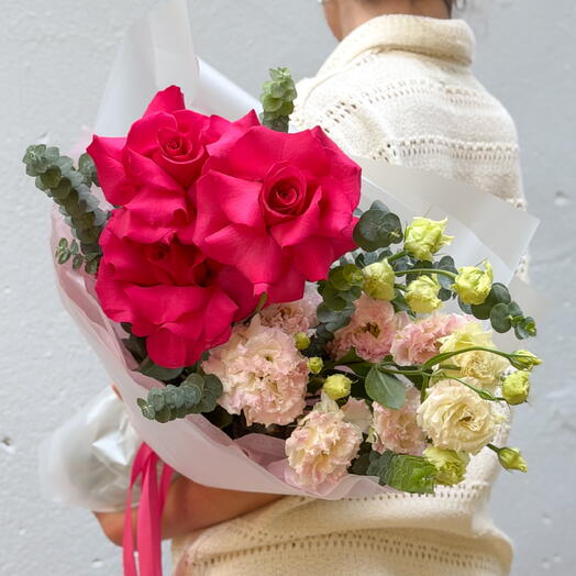 Ramo brillante con eustoma y rosa francesa