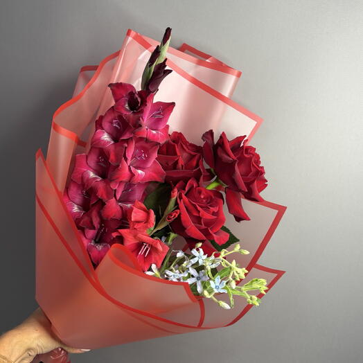 Сезонные гладиолусы ,розы,оксипеталум