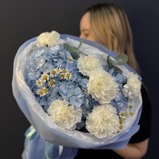 💙Букет «Не как у всех» с голубой гортензией и диантусом