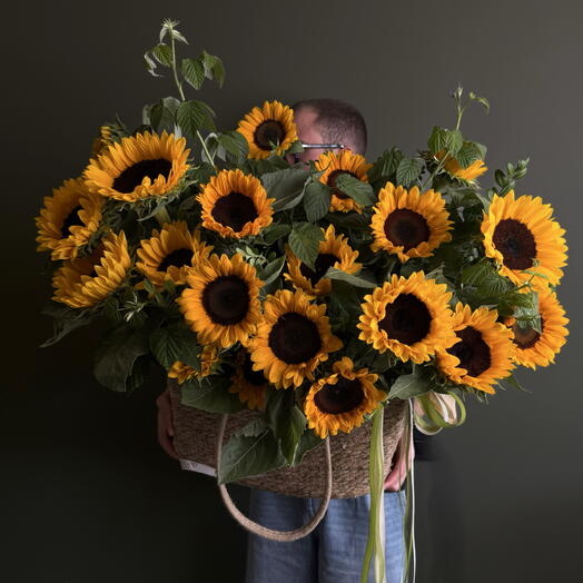 Огромная корзина солнечных подсолнухов😍🌻