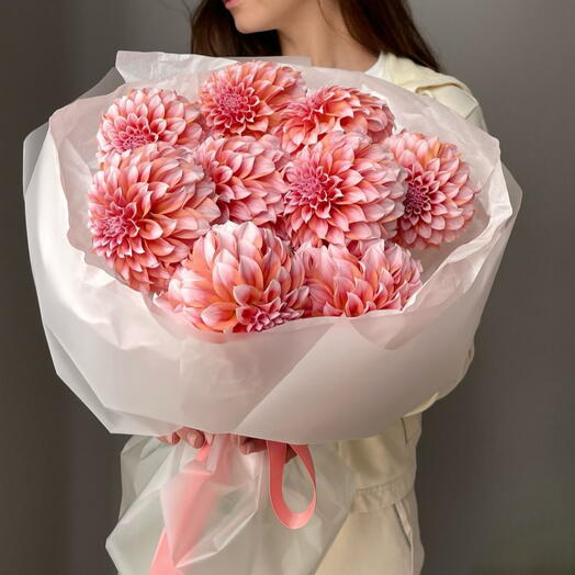 Peaches   Creame dahlia bouquet