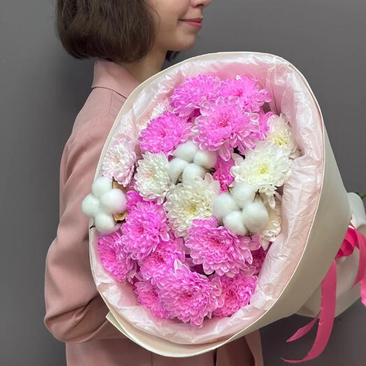 Букет из кустовых микс хризантем и белого хлопка