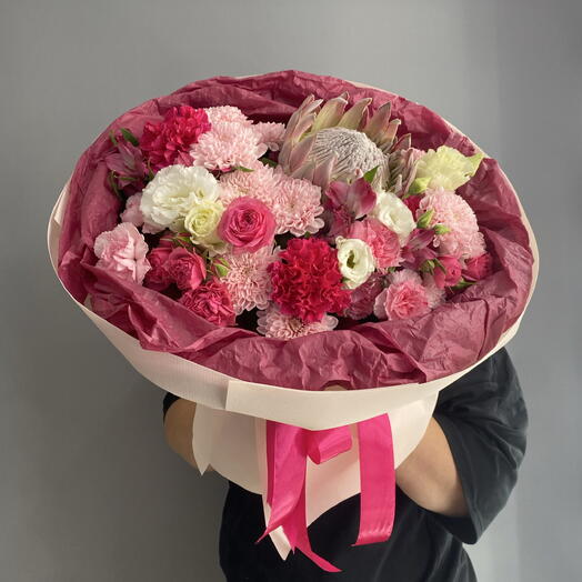 Букет экзотический 🌿 пудровая протея 🌸 пионовидная кустовая Роза 🌺 яркие диантцсы 🩷