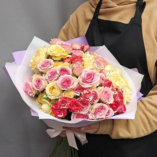 Букет микс кустовых роз 15 шт