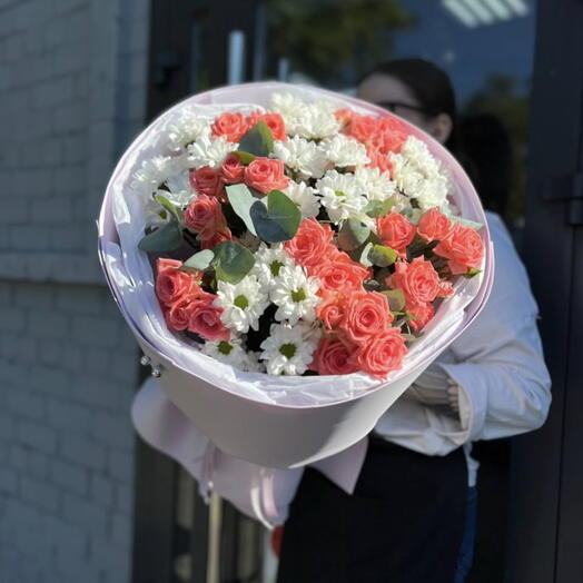 Эффектный стойкий букет микс для любого случая